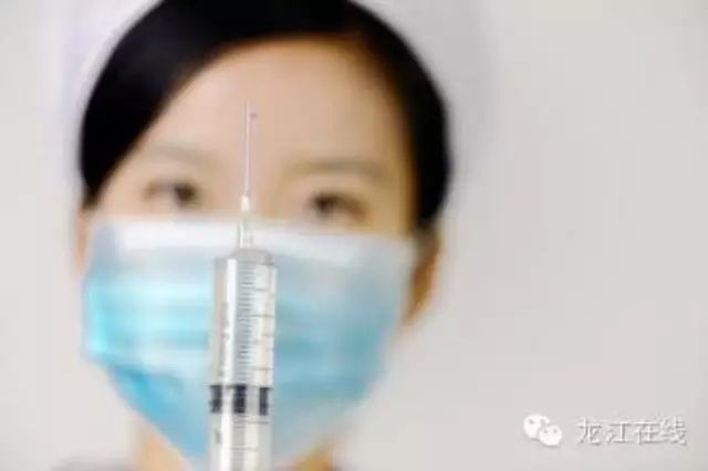 【新闻汇】赵薇袁泉现身哈尔滨拍电影;女护士怀疑男友有...