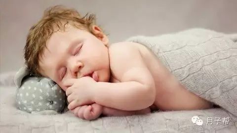 宝宝偏头睡影响头型？怎么破