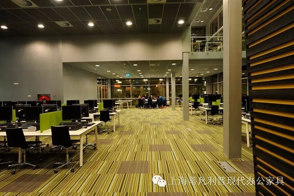 tempus-office-design-7-700x442.jpg