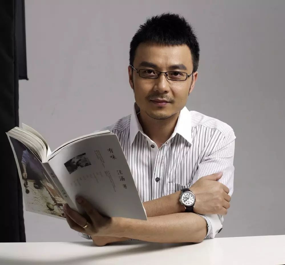 你羡慕汪涵的土豪朋友圈,我却羡慕他有这样的书屋