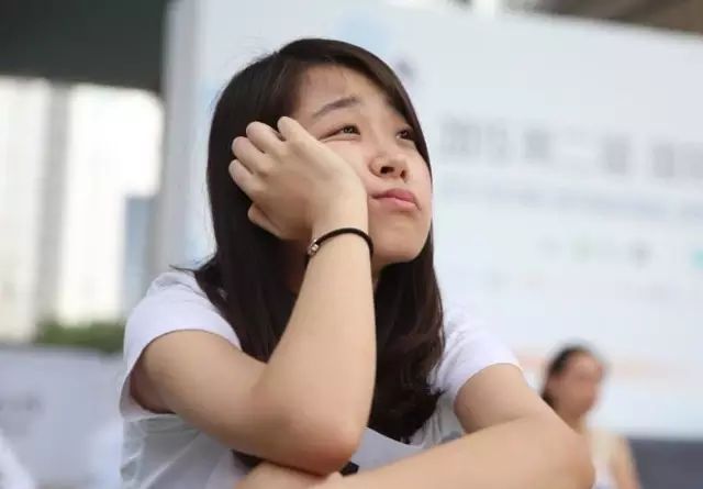 没事坐着有时就会走神发呆 而更让人意想不到的是,竟有人举办了 发呆
