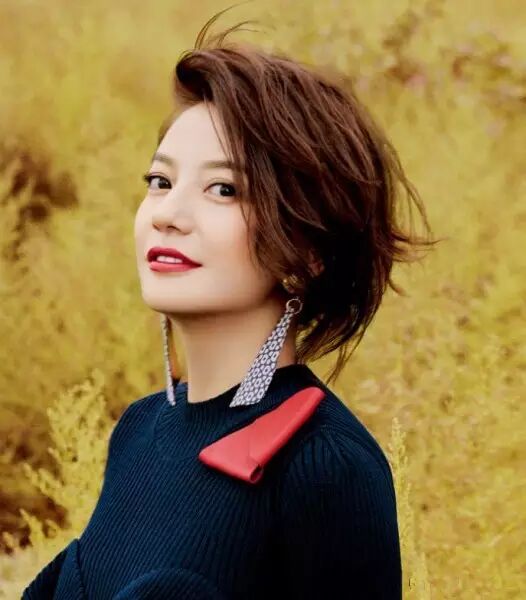 赵薇的幸福秘诀:爸妈从小教育我“好看不能当饭吃”