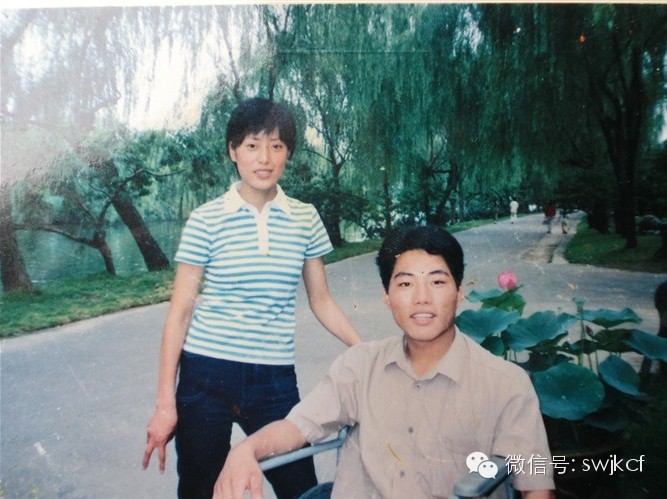 已转发两千万次的奇迹,中国最经典的励志人物,无腿流浪青年令人钦佩 - 语笑嫣然 - 闲闲颔首千娇起,嫣然一笑百媚生 已转发两千万次的奇迹,中国最经典的励志人物 - 涓涓小溪 - 深谷幽兰--涓涓小溪