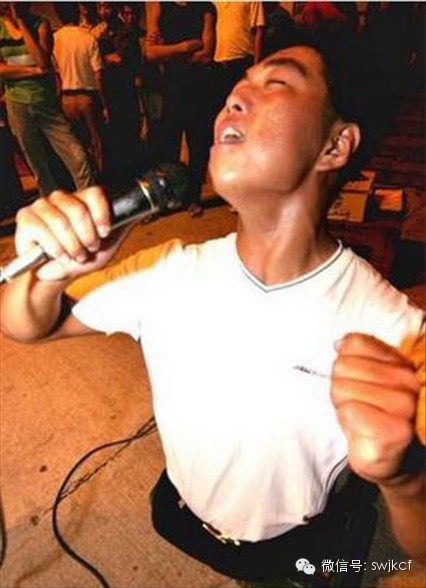 已转发两千万次的奇迹,中国最经典的励志人物,无腿流浪青年令人钦佩 - 语笑嫣然 - 闲闲颔首千娇起,嫣然一笑百媚生 已转发两千万次的奇迹,中国最经典的励志人物 - 涓涓小溪 - 深谷幽兰--涓涓小溪