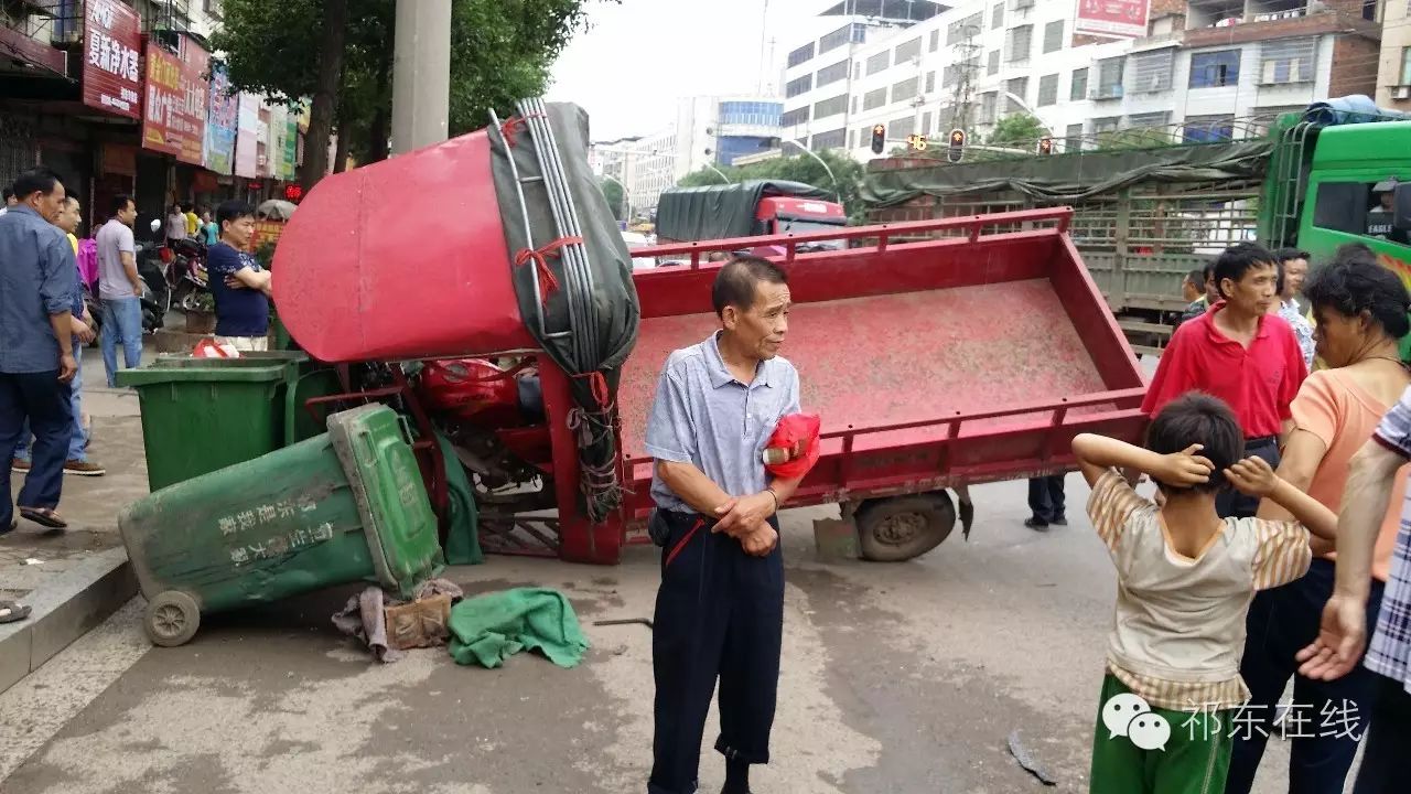 6月12日祁东交通岛红绿灯处发生一起交通事故致一人死亡