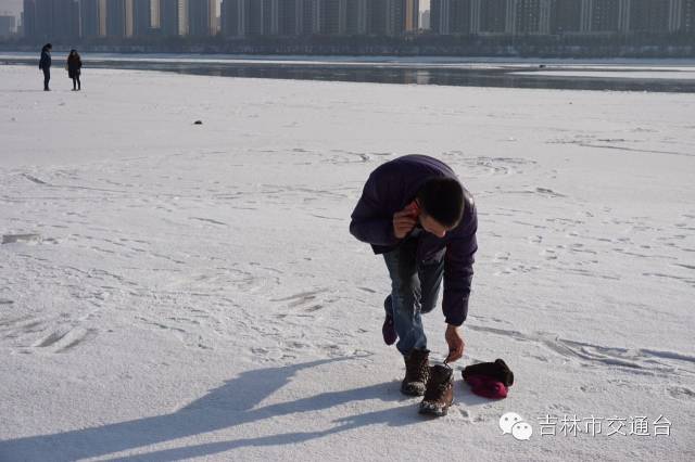 吉林平民英雄阚有年 冰冷江水救2孩子
