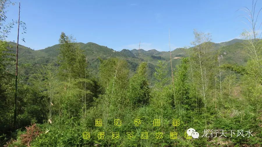 图9,拉镜头看朝山,可见笔架山和挂榜山.