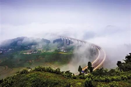 春雨绵绵 雾中重庆美景你看过几个？
