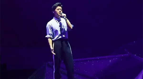 李健现场翻唱经典粤语歌《一生何求》