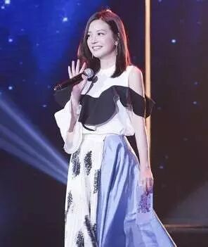 赵薇亲自示范穿衣,什么才是微胖姑娘应该穿的!