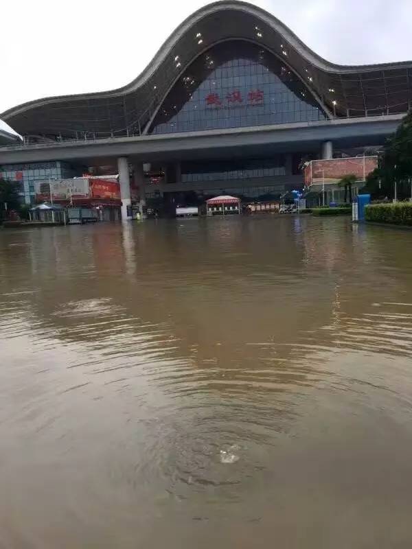 直击武汉洪灾,22.5个东湖从天而降