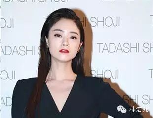 “老妖”蒋欣“后妈”巩新亮,时装周坑惨了金主的女星