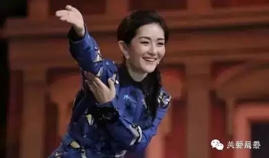 谢娜又被吐槽了,与前任刘烨亲密照被扒,张杰脸上写着大...