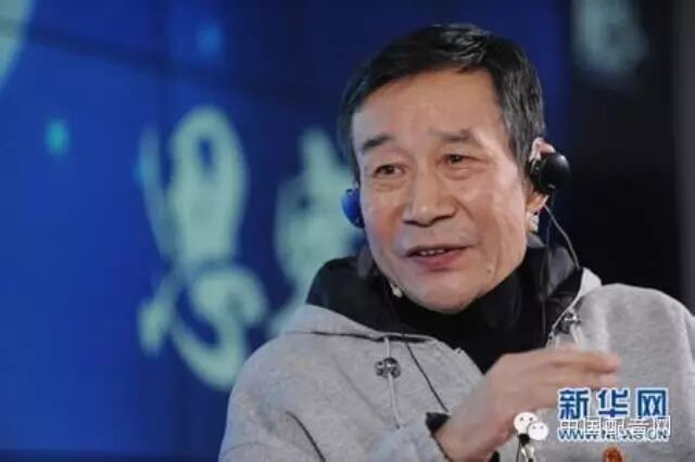 李雪健:我戴着国徽,因为它美