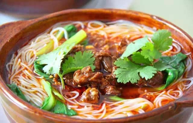 牛肉砂锅米线
