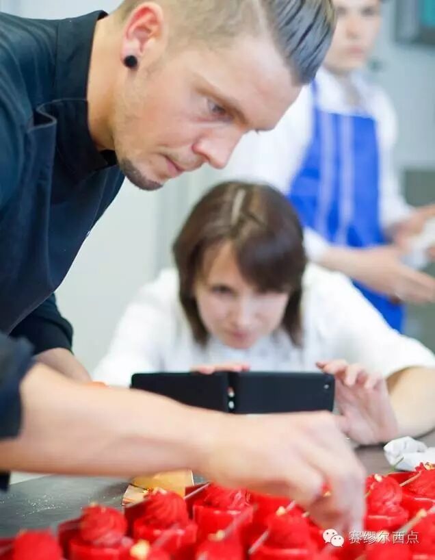 法国甜点界男神Johan <wbr>Martin <wbr>Chef <wbr>& <wbr>著名歌手Tanya在赛缪尔法式西点，有看点~