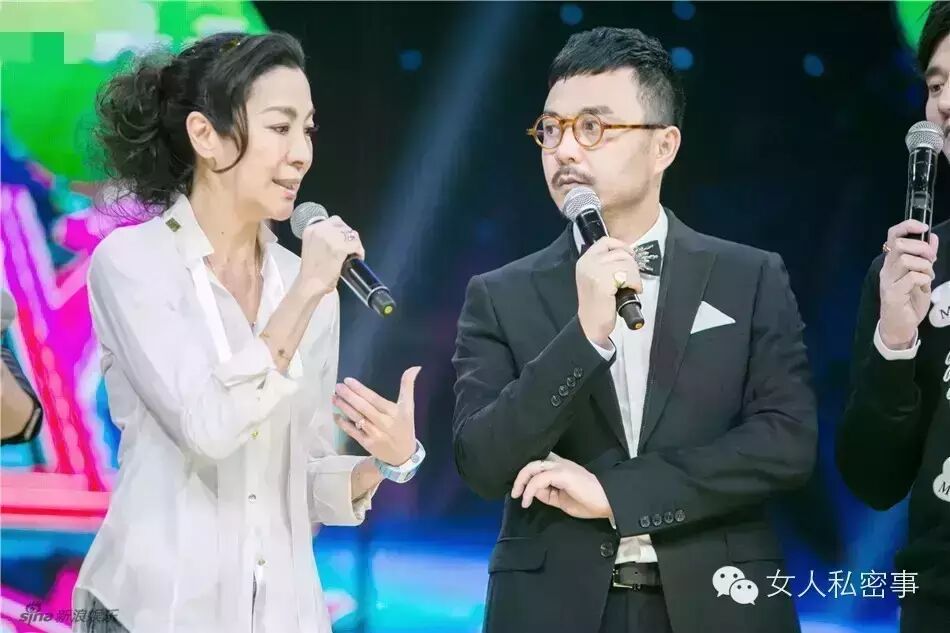 周迅织毛衣展现居家一面 复古风尽显小女人气息