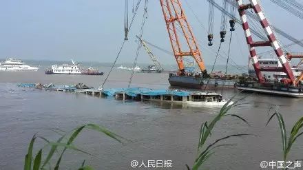 谢谢！4天4夜，他们无数次游过这片悲伤的水域