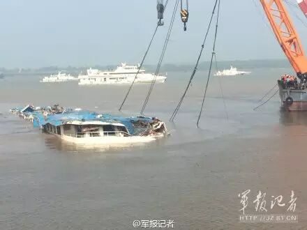 谢谢！4天4夜，他们无数次游过这片悲伤的水域