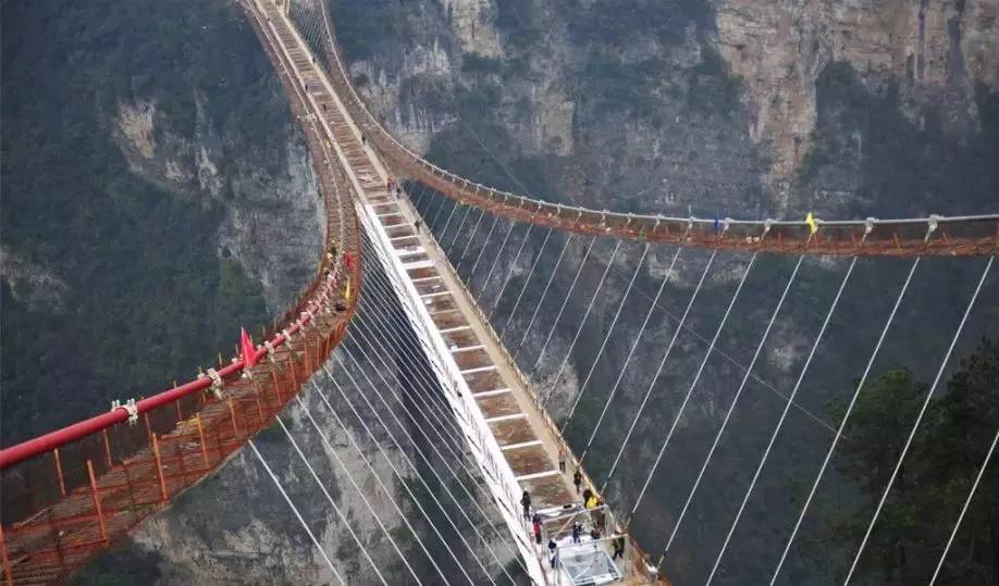 步步驚心！中國的這座玻璃大橋創下十項世界之最 戲劇 第1張