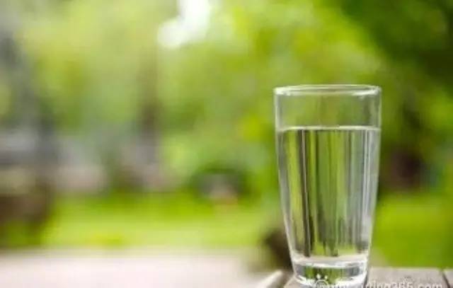【健康好生活】喝水用哪种杯子最健康？