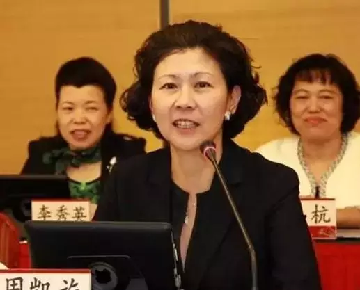 亚洲首富背后的女人!：揭秘李嘉诚的红颜知己 - 捕鱼者 - 做现代有机农业 享健康快乐人生