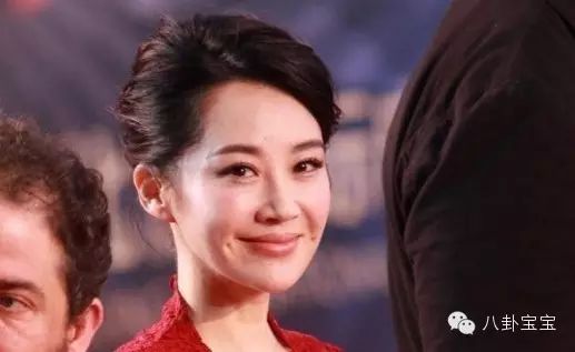 北京电影节红地毯,47岁许晴竟把其他女星都秒成妖魔鬼怪...