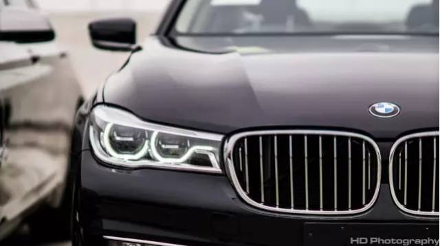 宝马，兼职“灯具厂”