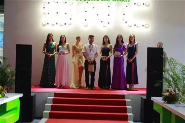 据说今年光亚展的美女少很多？求鉴定！