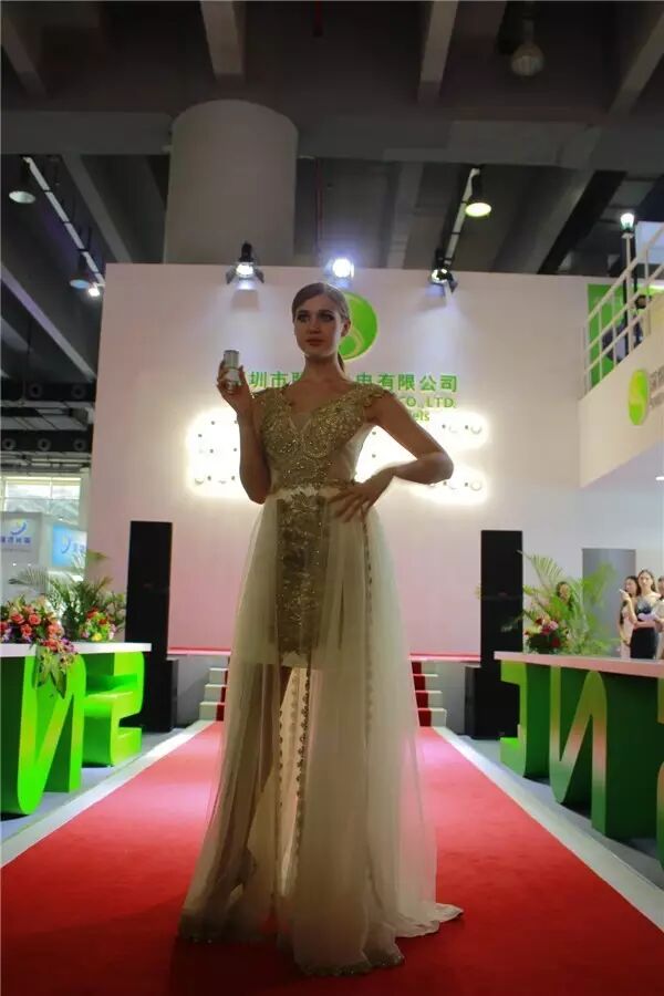 据说今年光亚展的美女少很多？求鉴定！