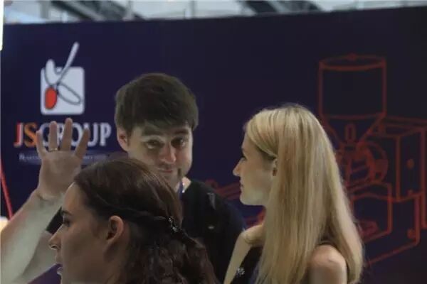 据说今年光亚展的美女少很多？求鉴定！