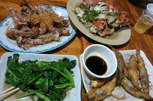 因为这里的食物也很有大排档风格,价廉物美而且够"锅气",吃晚饭吃宵夜