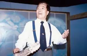 著名评书表演艺术家袁阔成因心脏衰竭去世