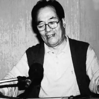 著名评书表演艺术家袁阔成因心脏衰竭去世