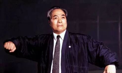 著名评书表演艺术家袁阔成因心脏衰竭去世