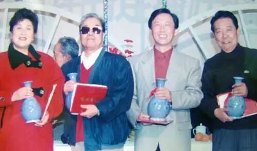 著名评书表演艺术家袁阔成因心脏衰竭去世