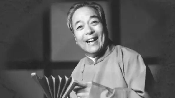 著名评书表演艺术家袁阔成因心脏衰竭去世