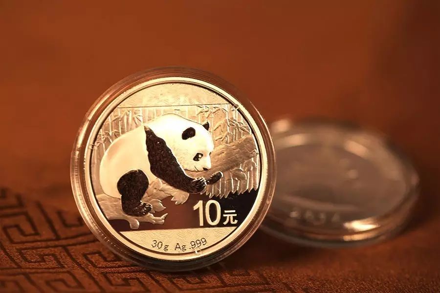 2016版熊猫币 贵金属纪念币家族中闪耀的明星