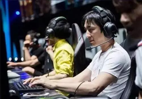 王思聪进电竞圈因为“选手和俱乐部都活得不怎么样,想增...