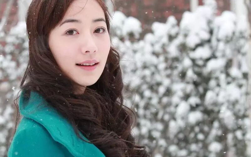 &ldquo;红三代&rdquo;韩雪为什么高调晒爷爷的军功章