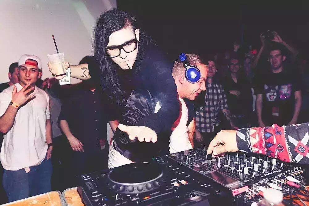 Skrillex在东京街头