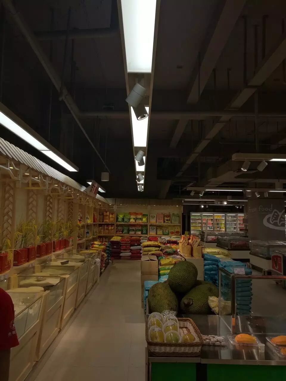 “西”游记之实地调研超市照明新用法