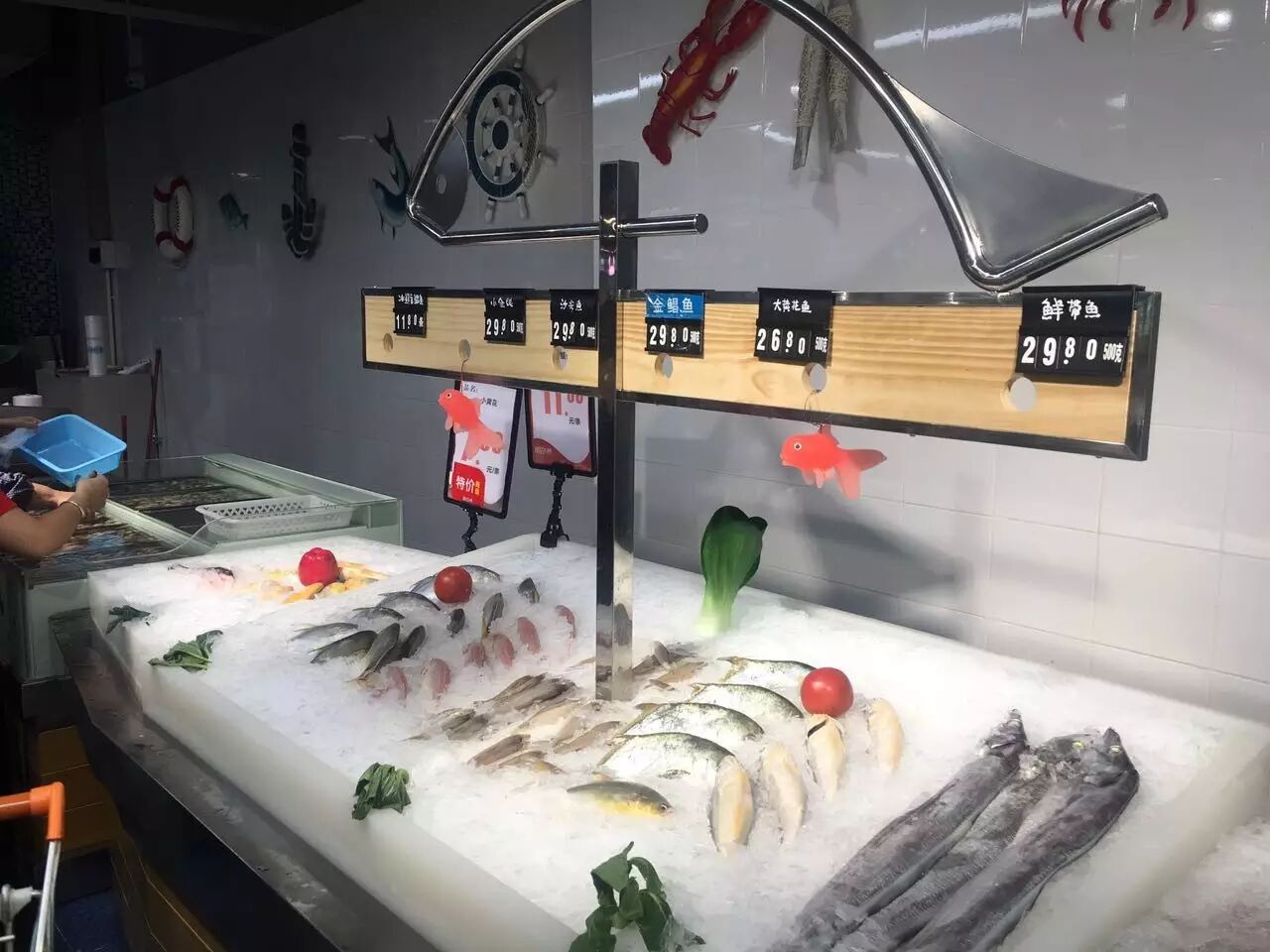 “西”游记之实地调研超市照明新用法