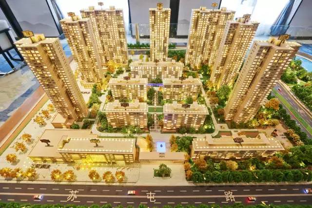 葡萄美酒夜光杯，瓏府灯光醉一回