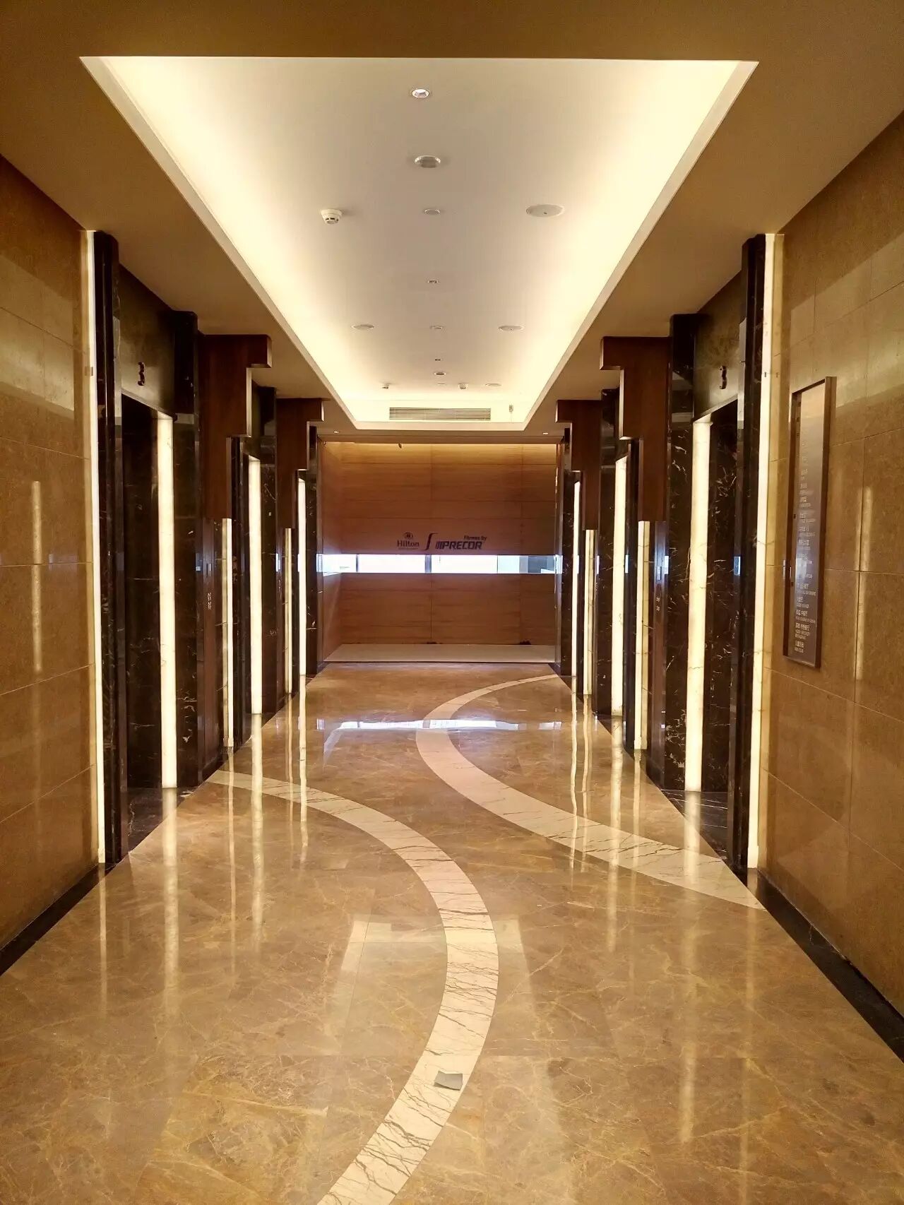 从现在起，烟台火的不仅是樱桃，还有被西顿照亮的希尔顿酒店！