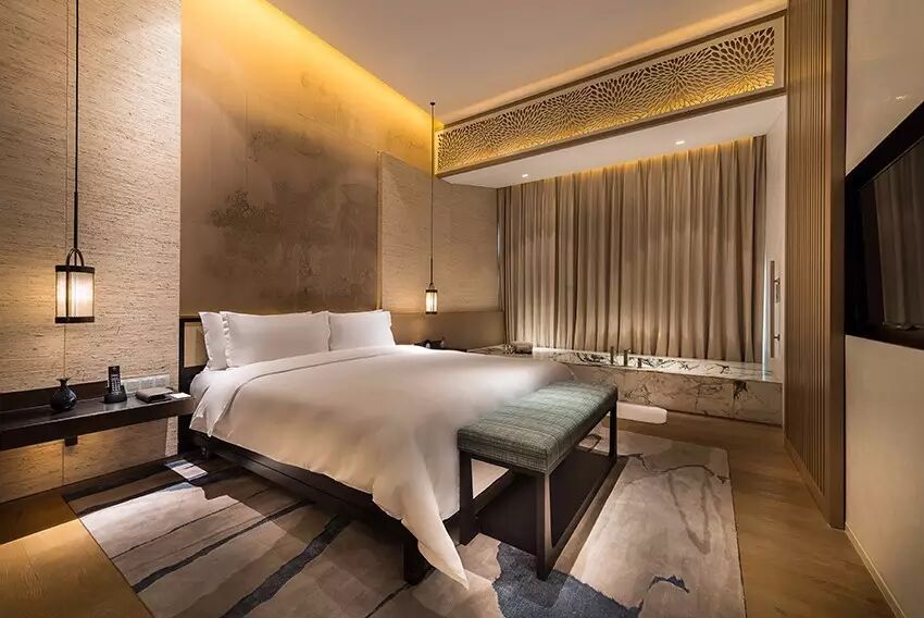 开封有个铂尔曼，用灯光为你说历史