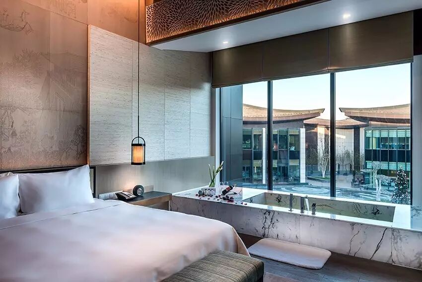 开封有个铂尔曼，用灯光为你说历史