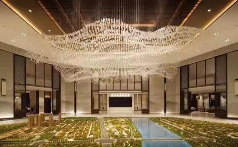 葡萄美酒夜光杯，瓏府灯光醉一回