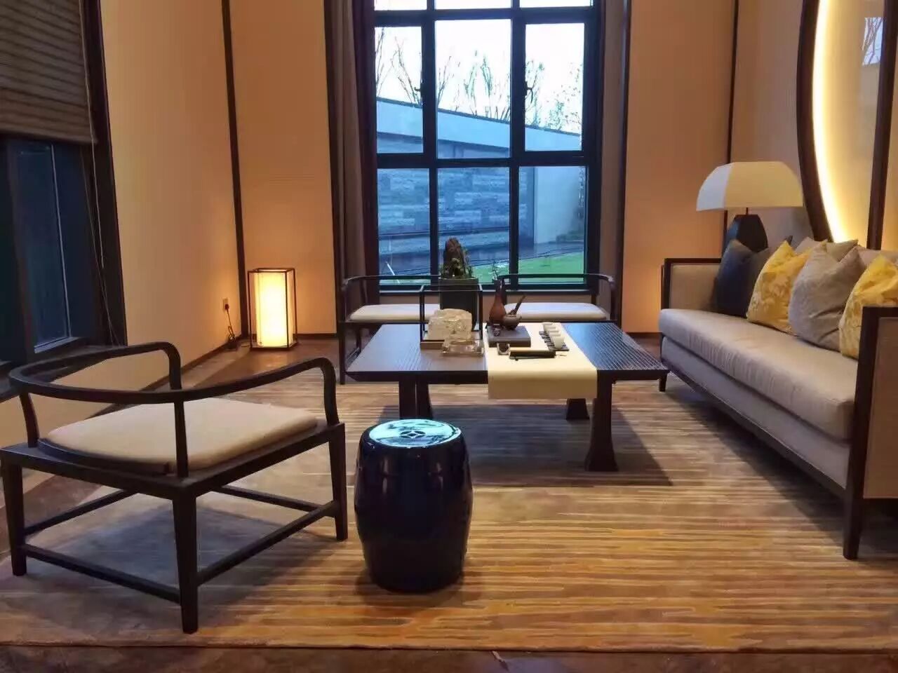 葡萄美酒夜光杯，瓏府灯光醉一回