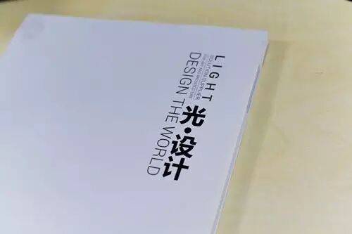 这光，让人心头一紧